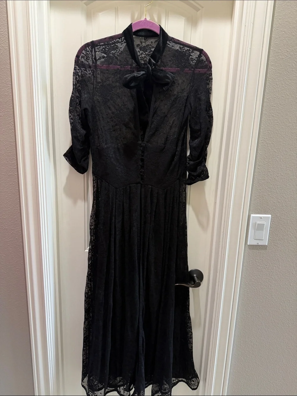 Unique Vintage Black Lace Duster with Floral Lining - Picture 7 of 10